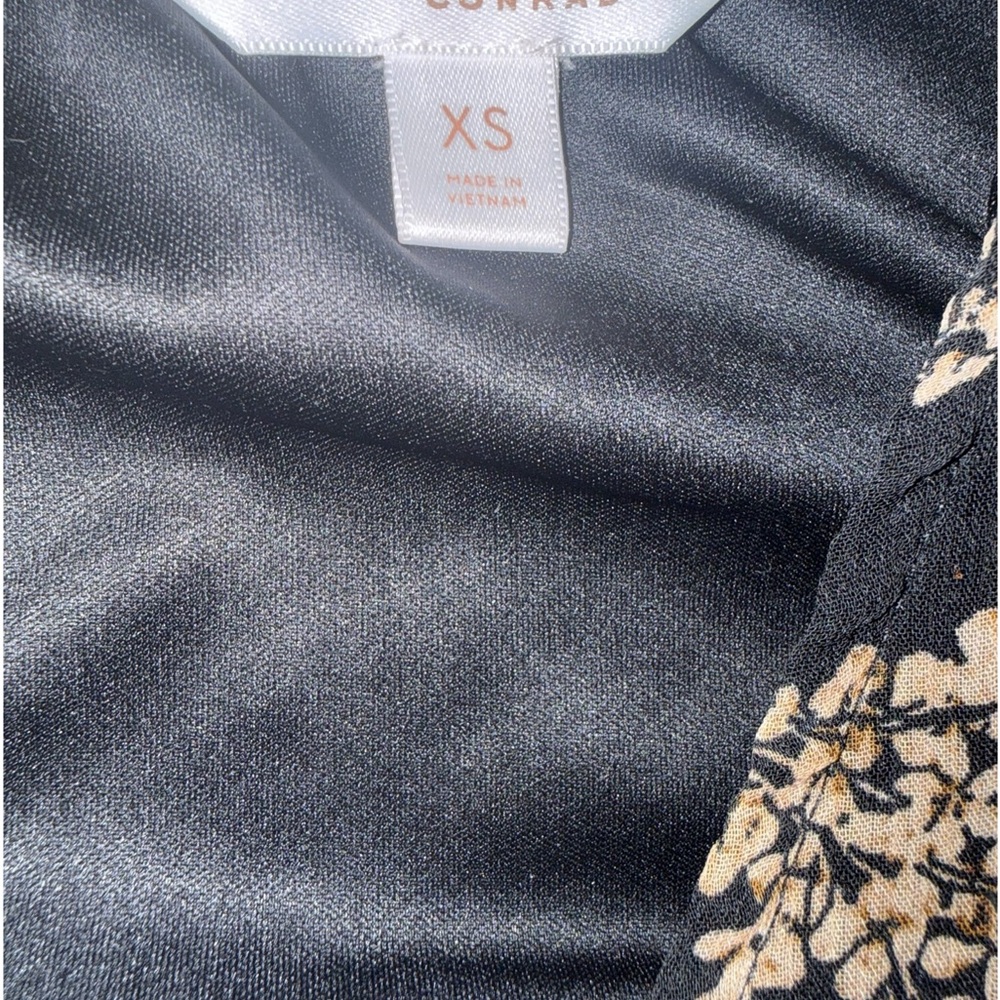 LC Lauren Conrad Black and Cream Floral Blouse - Picture 4 of 4